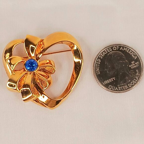 AVON Vintage Stamped Brooch Pin Large Goldtone Heart Sapphire - Picture 5 of 7